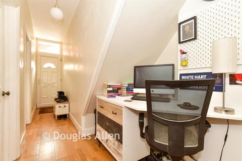 1 bedroom ground floor maisonette for sale, Blyth Road, London E17