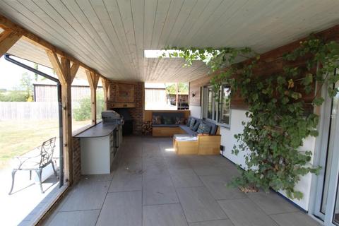 4 bedroom bungalow to rent, Lower Tale, Payhembury, Honiton