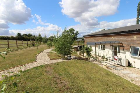 4 bedroom bungalow to rent, Lower Tale, Payhembury, Honiton