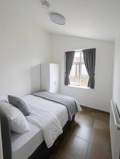 1 bedroom in a house share to rent, Norbreck Gardens, London NW10