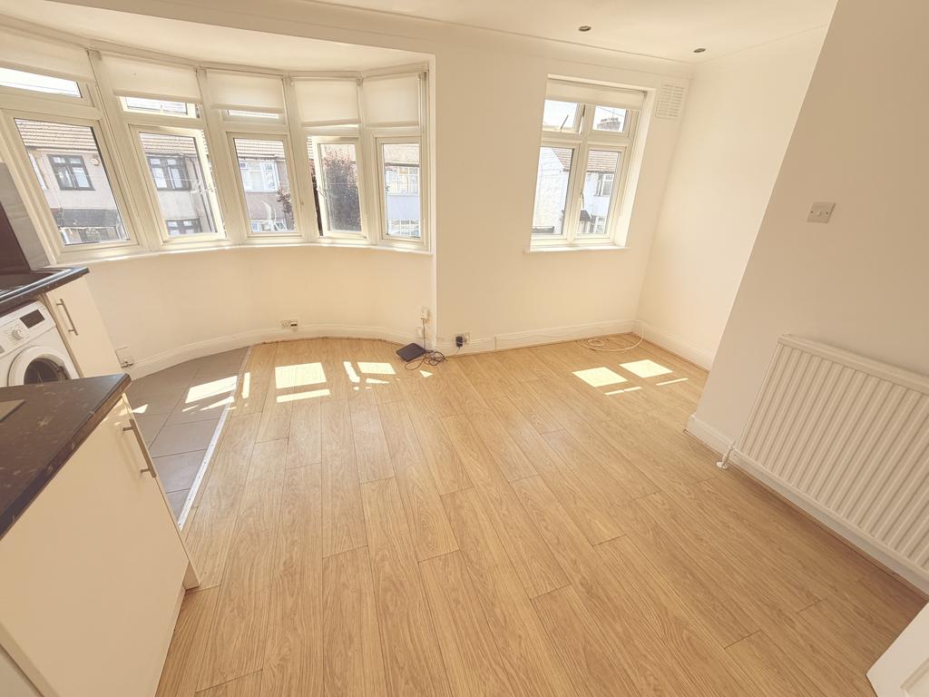 Apartment in Ilford - View 3