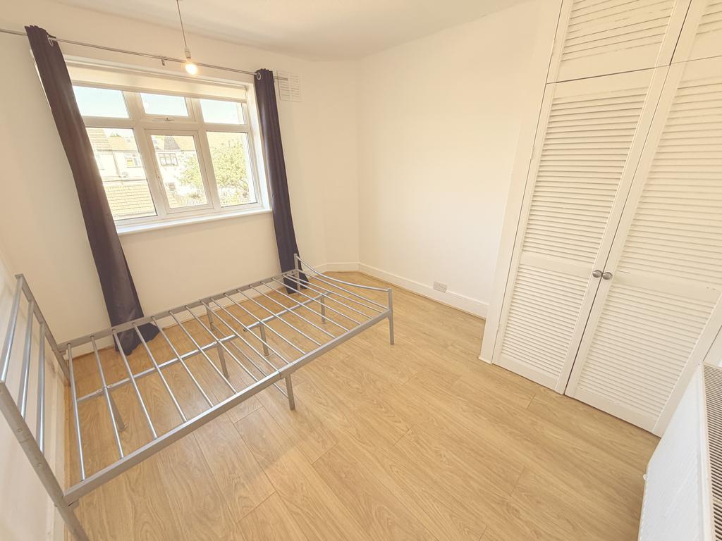 Apartment in Ilford - View 5