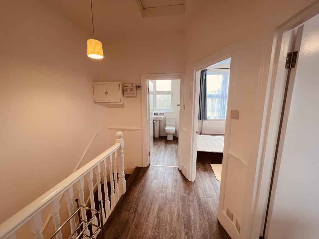Apartment in Bounds Green - View 4