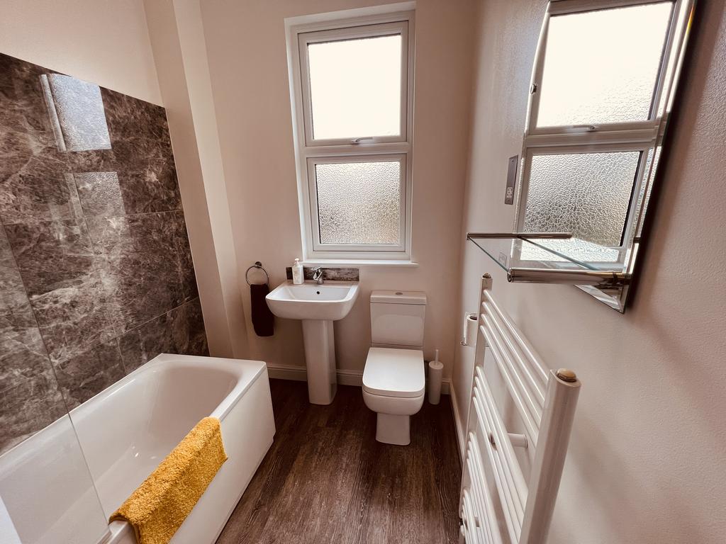 Apartment in Bounds Green - More