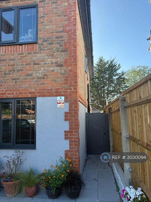 Apartment in Ashford - View 2