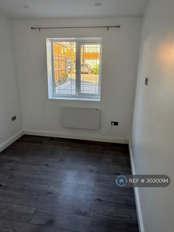 Apartment in Ashford - View 3