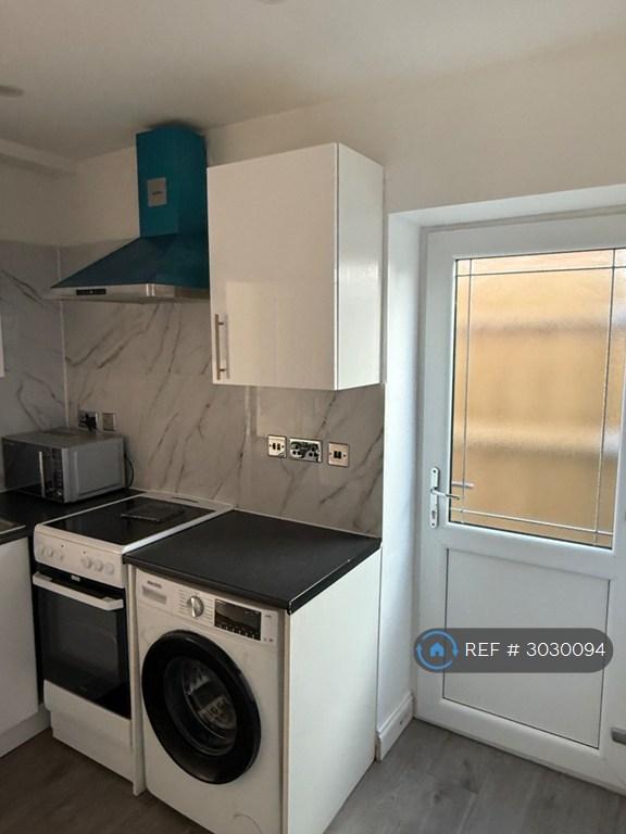 Apartment in Ashford - View 5