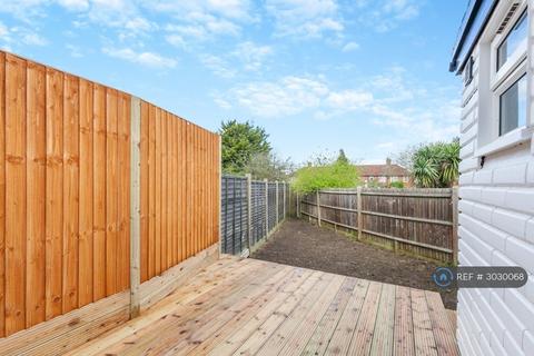 2 bedroom terraced house to rent, Olveston Walk, Carshalton, SM5