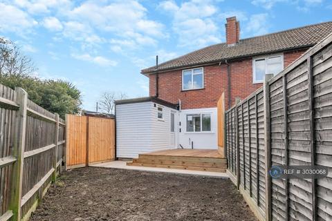 2 bedroom terraced house to rent, Olveston Walk, Carshalton, SM5