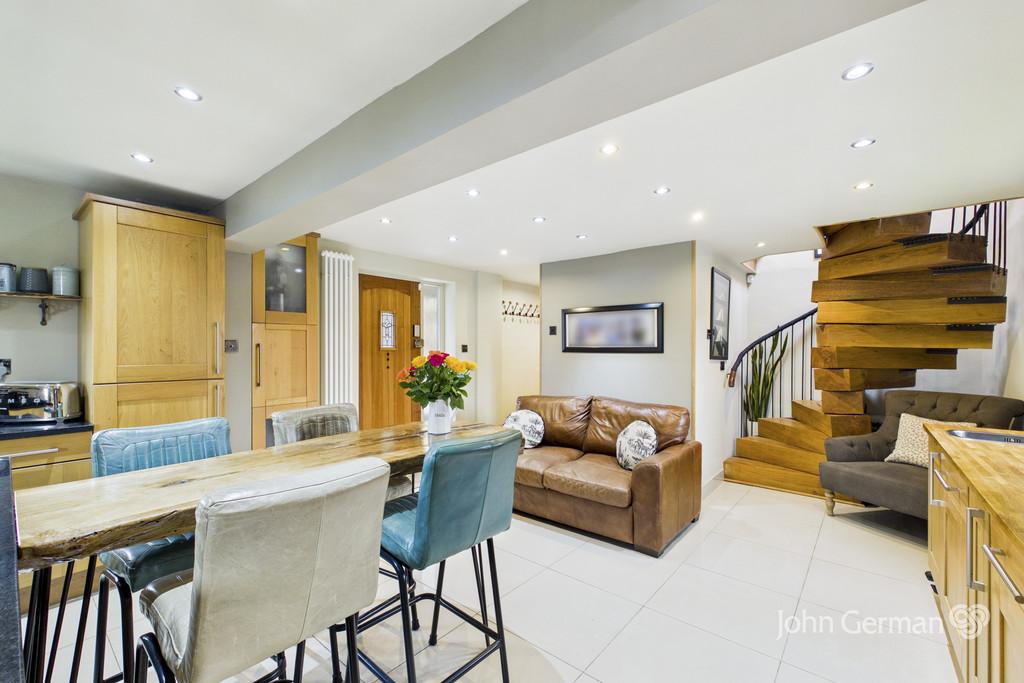 House in Diseworth - More