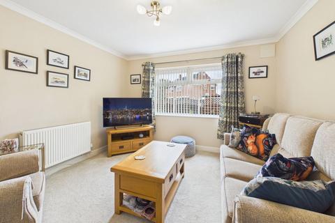 2 bedroom apartment for sale, Lea Crescent, Cottingham