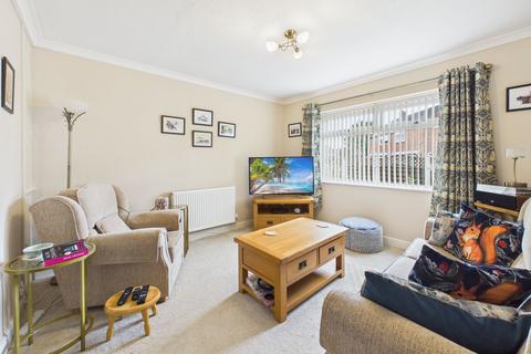 2 bedroom flat for sale, Lea Crescent, Cottingham, HU16