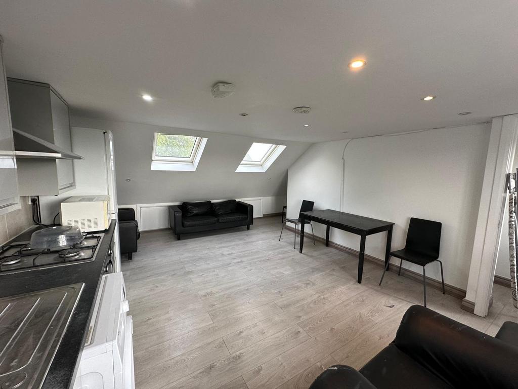 Apartment in London - View 2
