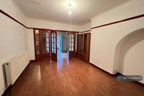 4 bedroom semi-detached house to rent, Woodham Road, London, SE6