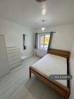 1 bedroom in a house share to rent, Boundary Road, Woking, GU21