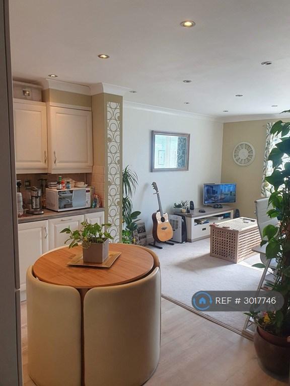 Apartment in Romford - View 2
