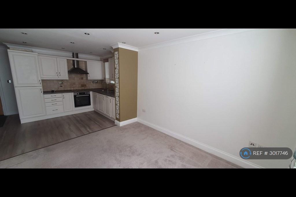 Apartment in Romford - More