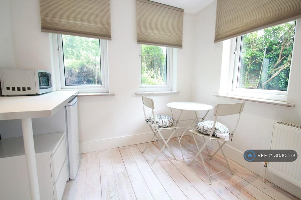 Apartment in Mill Hill - View 2