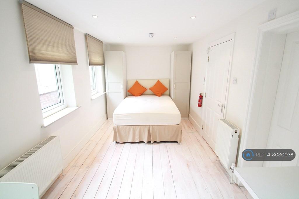 Apartment in Mill Hill - View 4