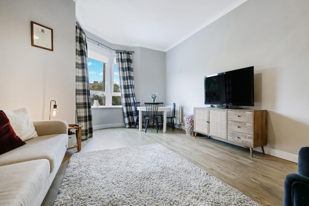 Apartment in Dennistoun - More