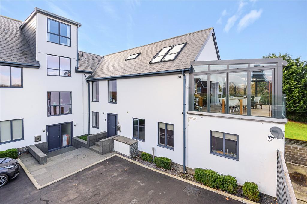 Apartment in Alwoodley - View 2