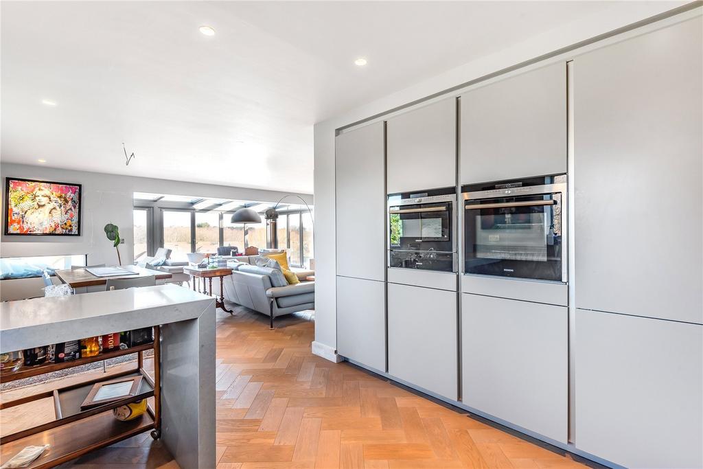 Apartment in Alwoodley - More