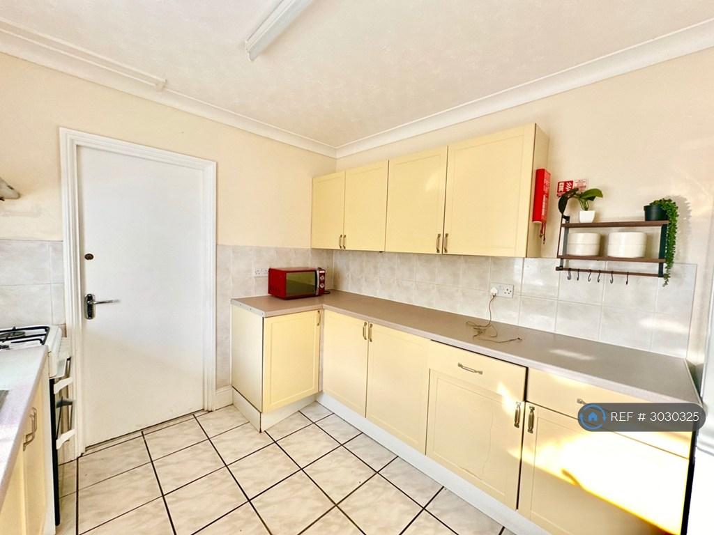 Apartment in Southampton - View 3