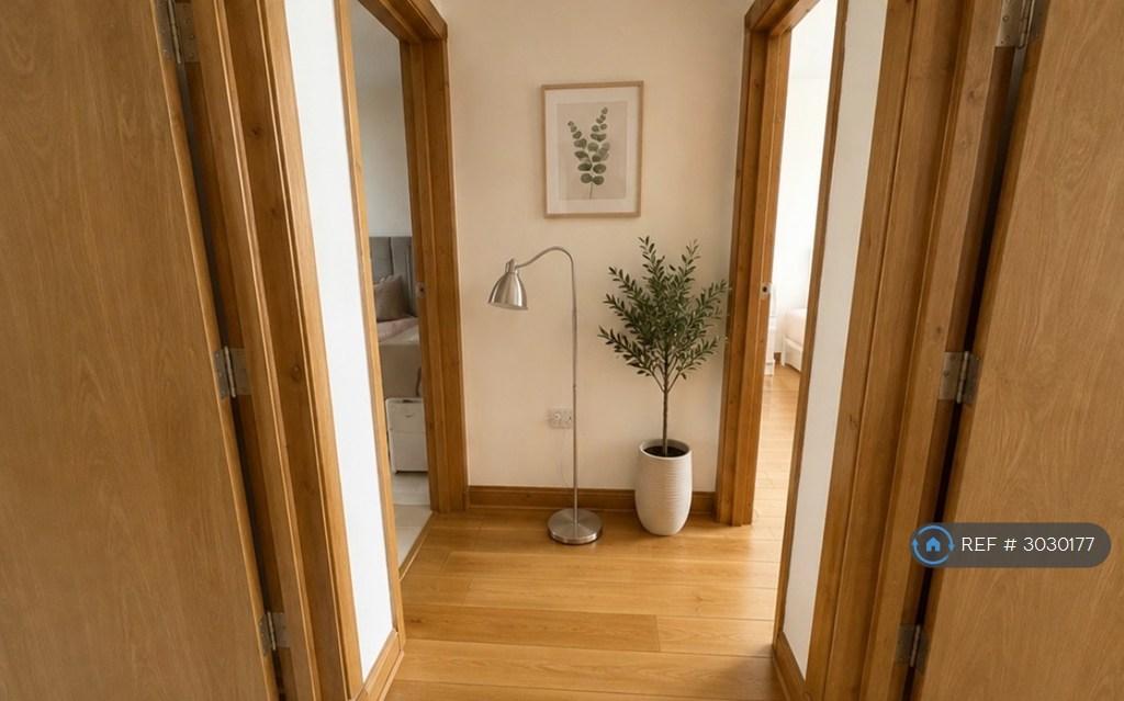 Apartment in Surbiton - View 2