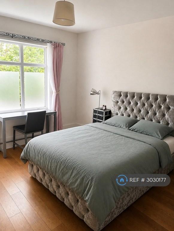 Apartment in Surbiton - More