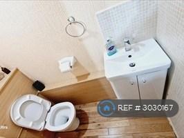 Apartment in Hounslow - View 5