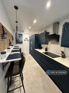 1 bedroom in a house share to rent, District Road, London, HA0