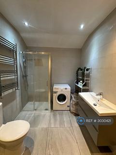 1 bedroom in a house share to rent, District Road, London, HA0