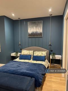 1 bedroom in a house share to rent, District Road, London, HA0