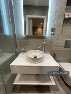 1 bedroom in a house share to rent, District Road, London, HA0