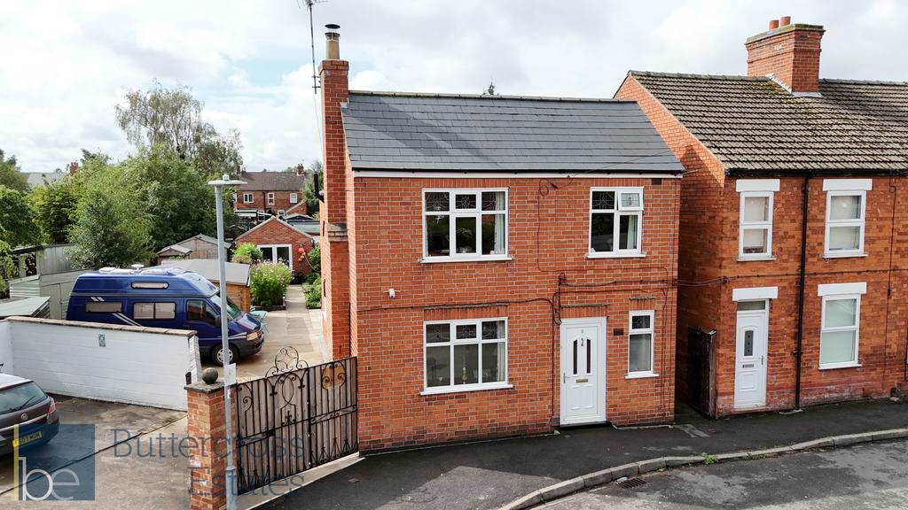 House in Newark - View 2
