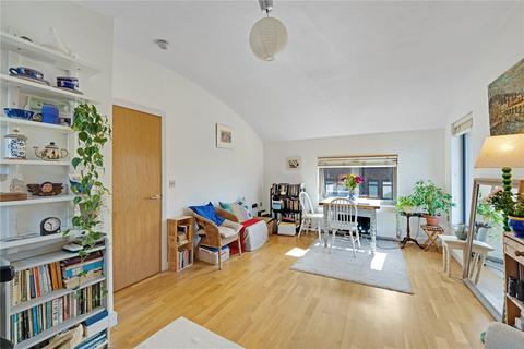 2 bedroom apartment for sale, Windlesham Mews, Hampton Hill TW12