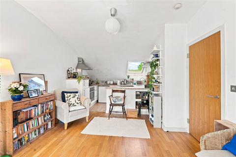 2 bedroom apartment for sale, Windlesham Mews, Hampton Hill TW12