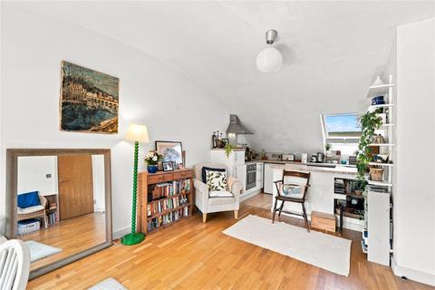 2 bedroom apartment for sale, Windlesham Mews, Hampton Hill TW12