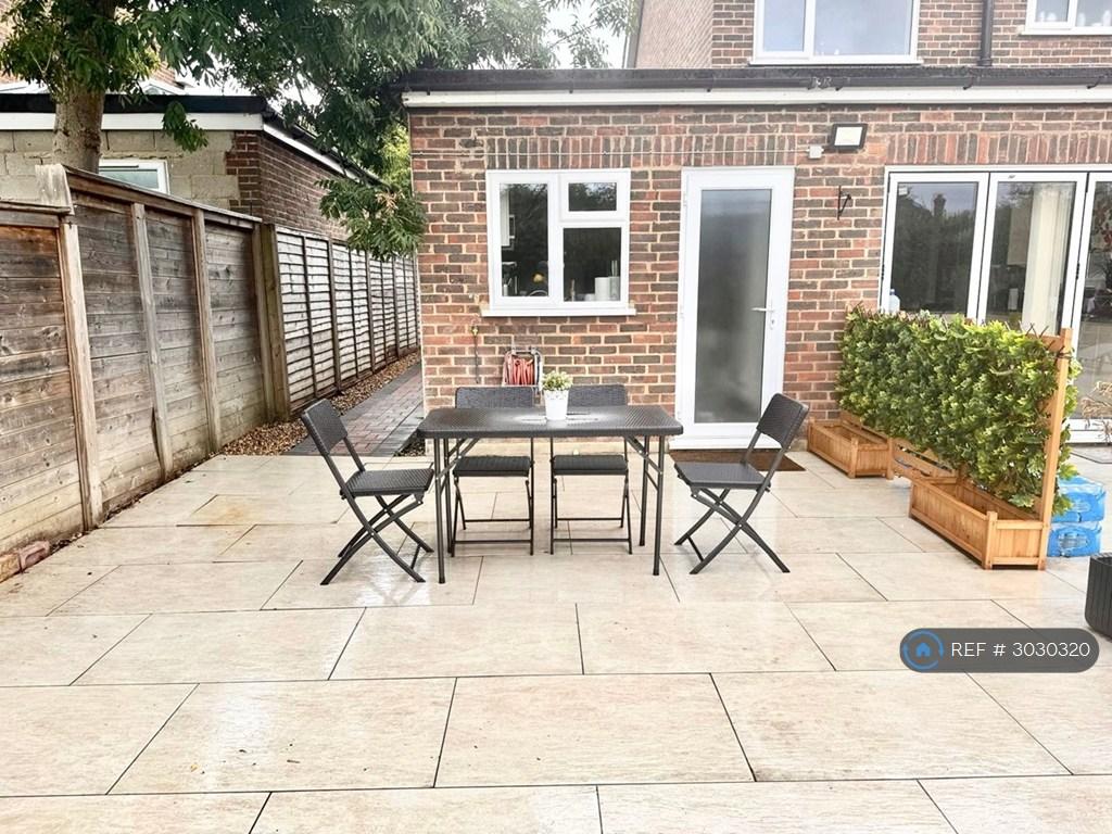 Apartment in Bromley - View 2