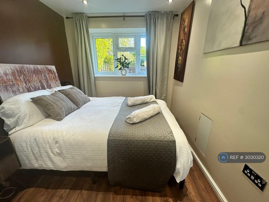 Apartment in Bromley - View 3