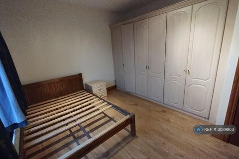 1 bedroom in a house share to rent, Heston Road, Hounslow, TW5