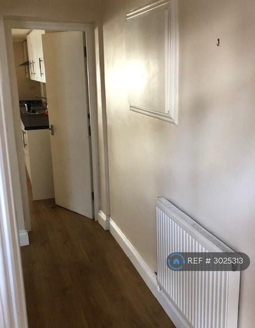 Apartment in Sutton - View 3