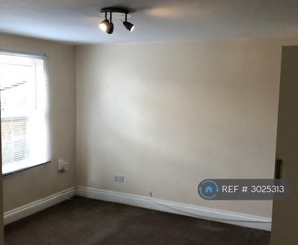 Apartment in Sutton - View 4