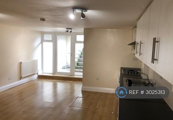Apartment in Sutton - View 5