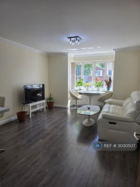 Apartment in Sutton - View 2