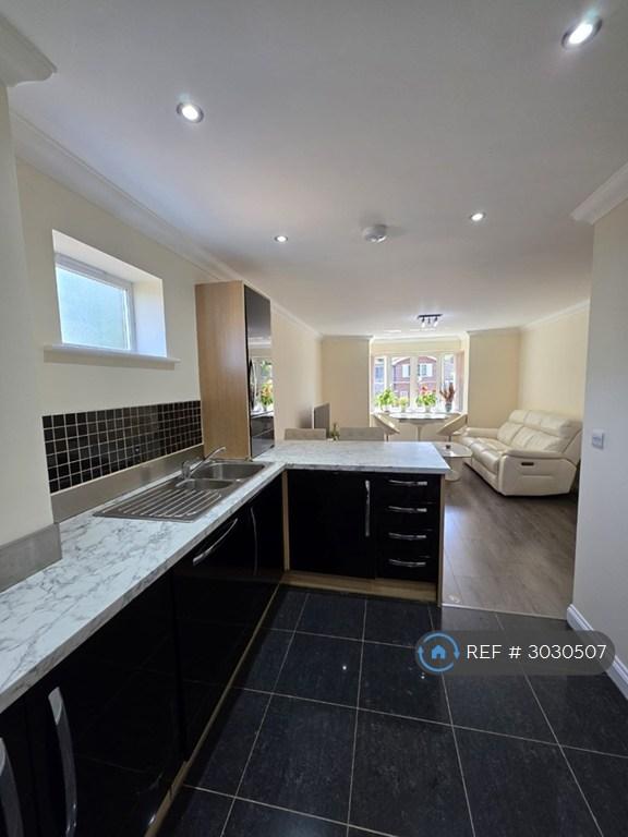 Apartment in Sutton - View 3
