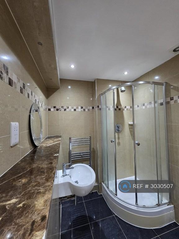 Apartment in Sutton - More