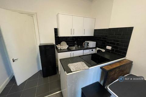 Studio to rent, Colwyn Road, Northampton, NN1