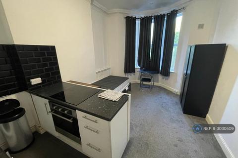 Studio to rent, Colwyn Road, Northampton, NN1