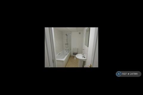 3 bedroom flat to rent, High St, Honiton, EX14